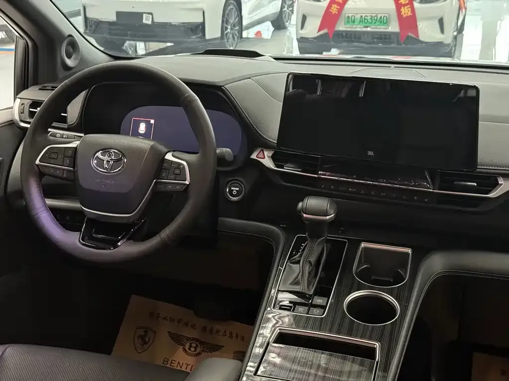 Toyota Sienna 2024 из CN, фото 8