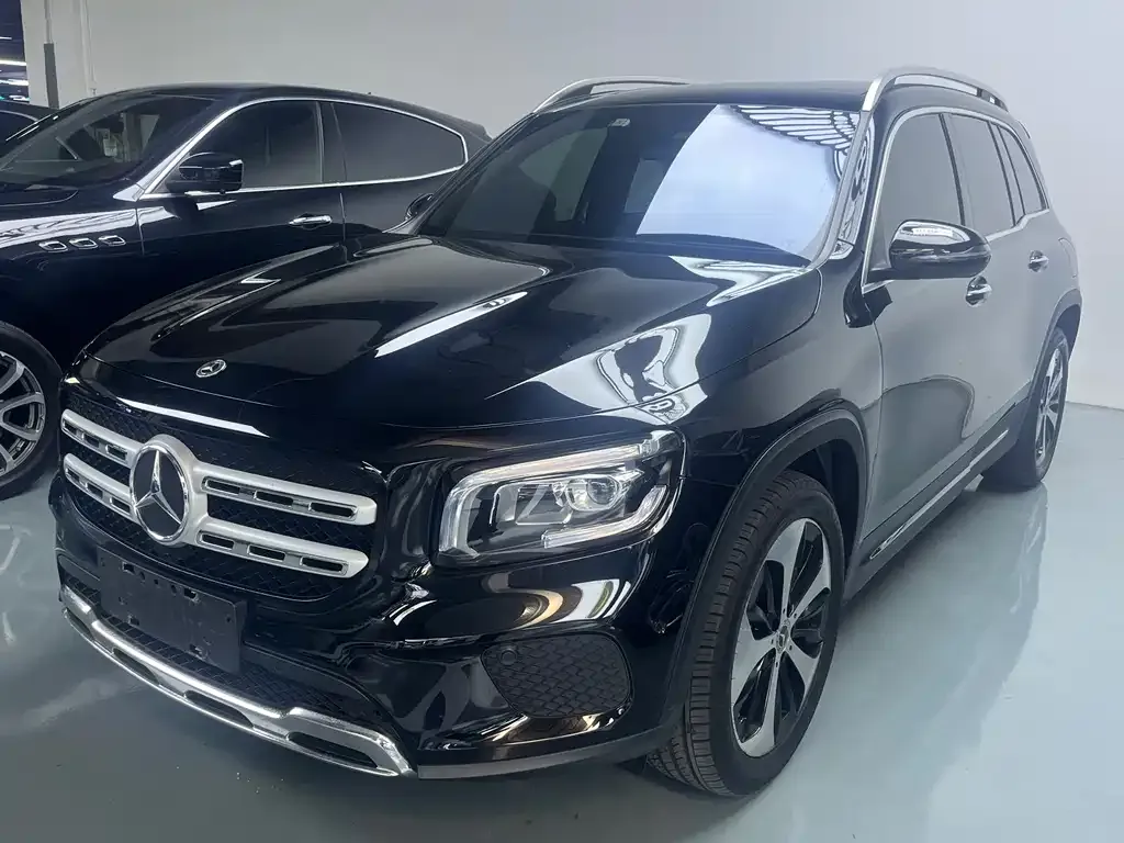 Mercedes-Benz GLB — фото 1