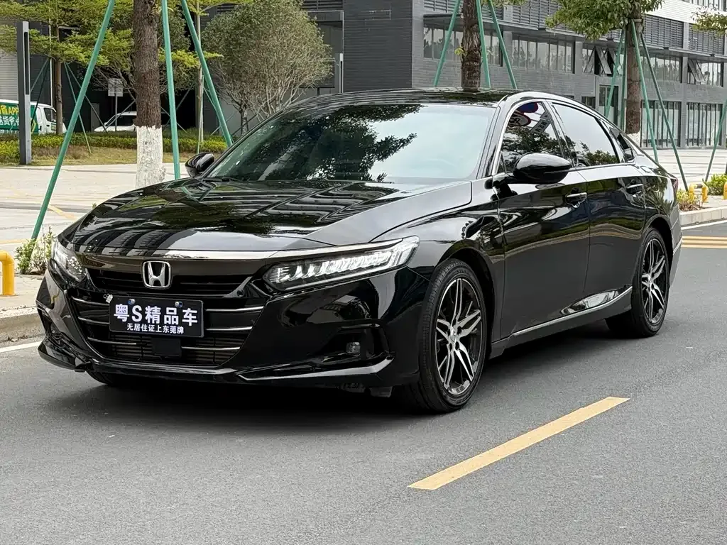 Honda Accord — фото 1
