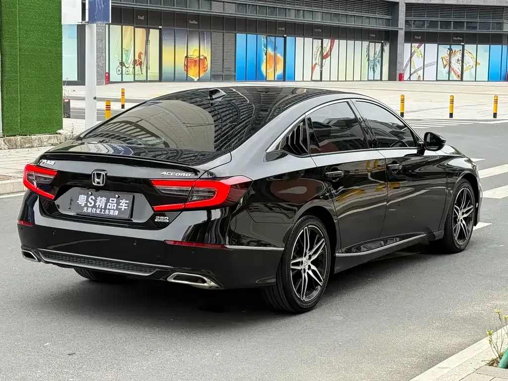 Honda Accord — фото 8