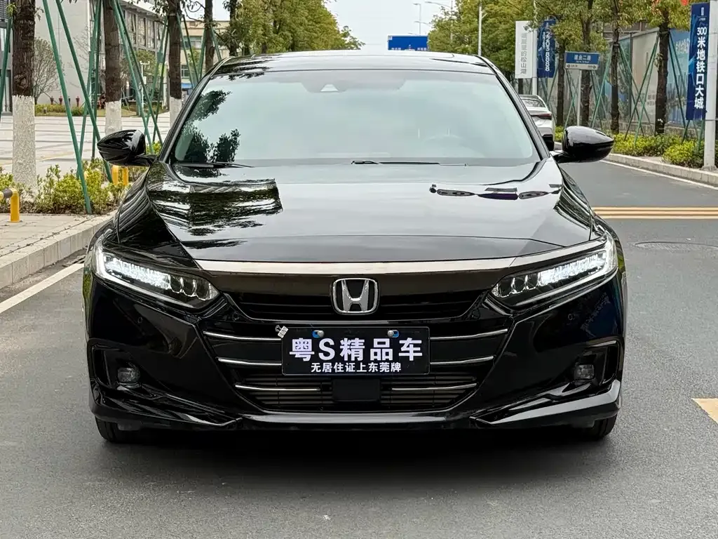 Honda Accord — фото 9