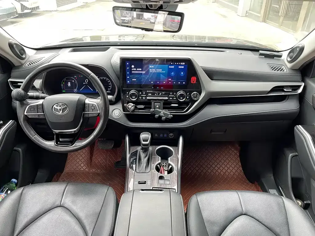 Toyota Highlander — фото 8