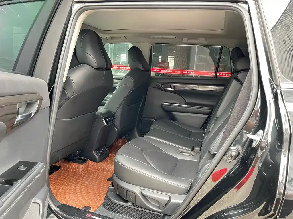 Toyota Highlander — фото 10