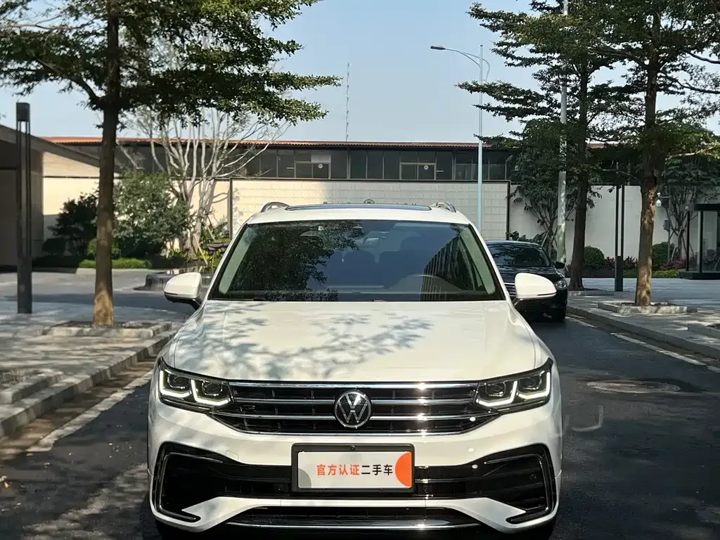 Volkswagen Tiguan L — фото 2