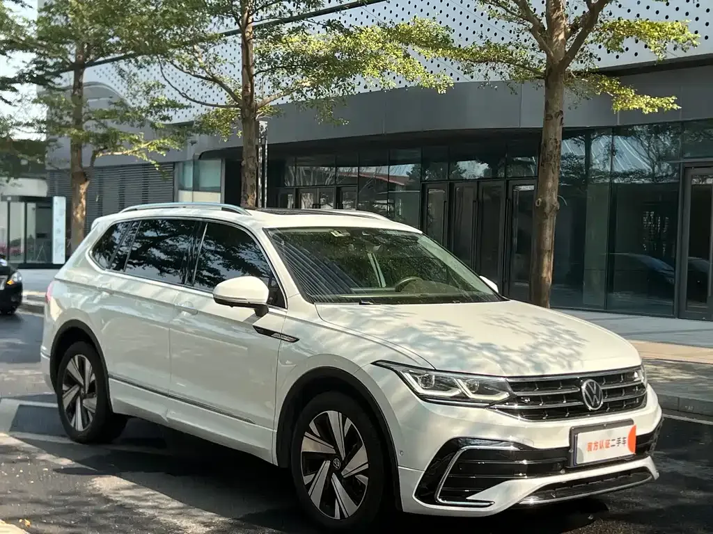 Volkswagen Tiguan L — фото 4