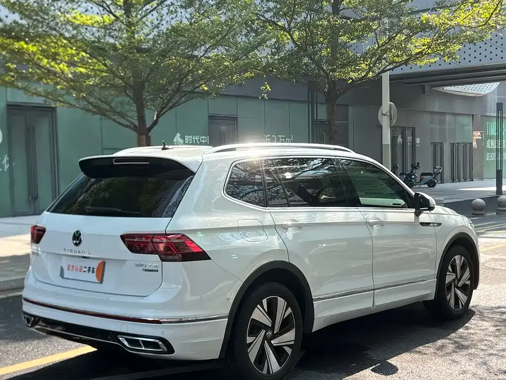Volkswagen Tiguan L — фото 5