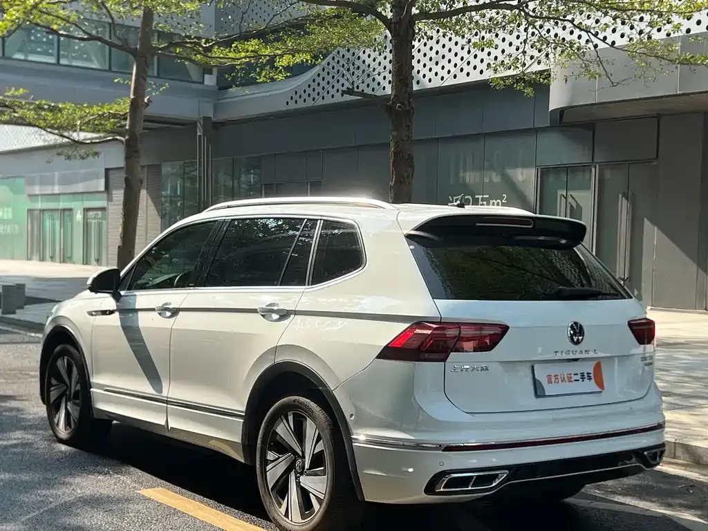 Volkswagen Tiguan L — фото 7