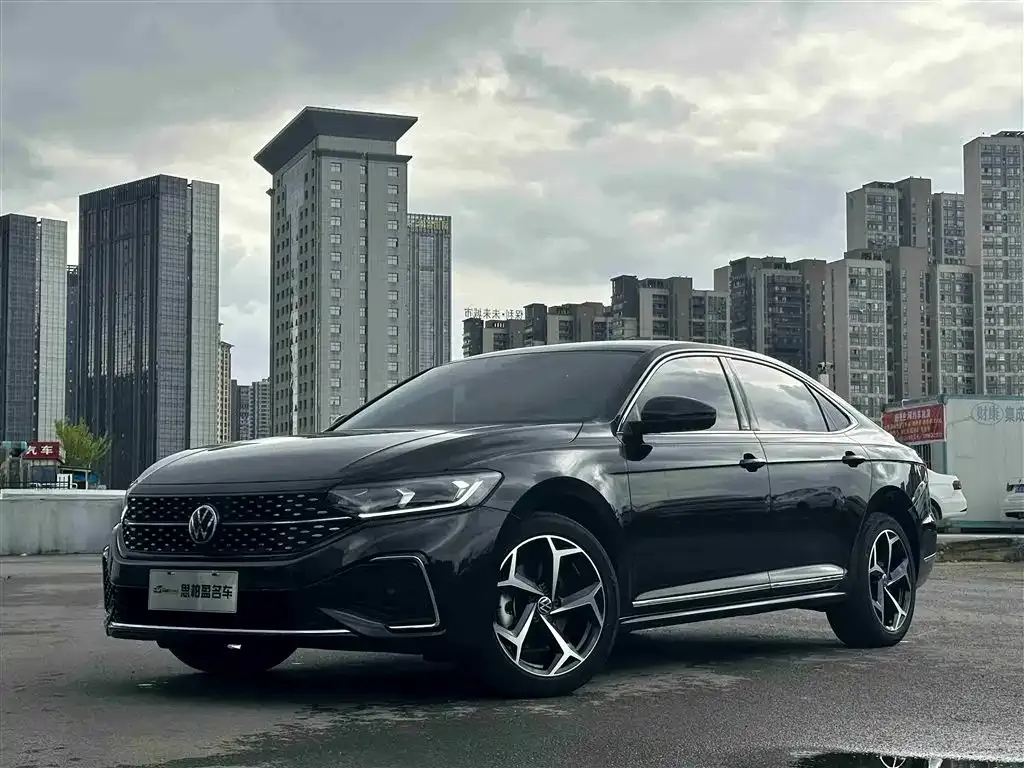 Volkswagen Passat — фото 1