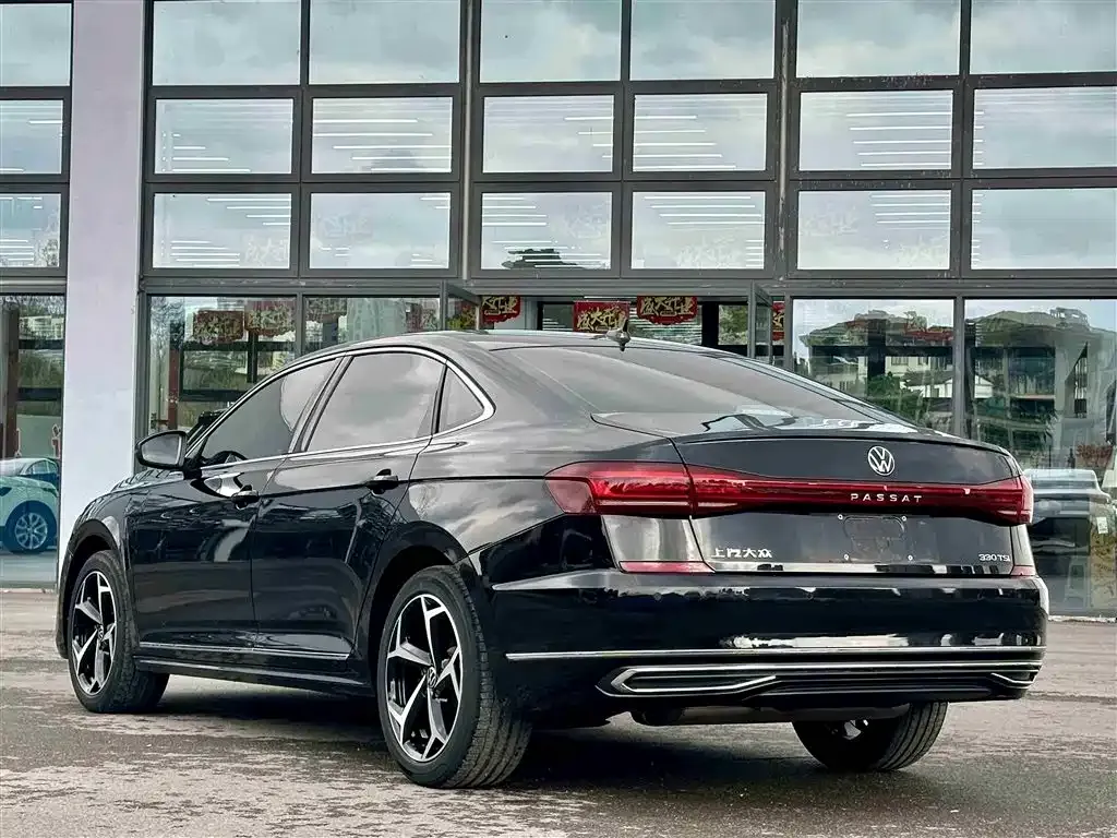 Volkswagen Passat — фото 8