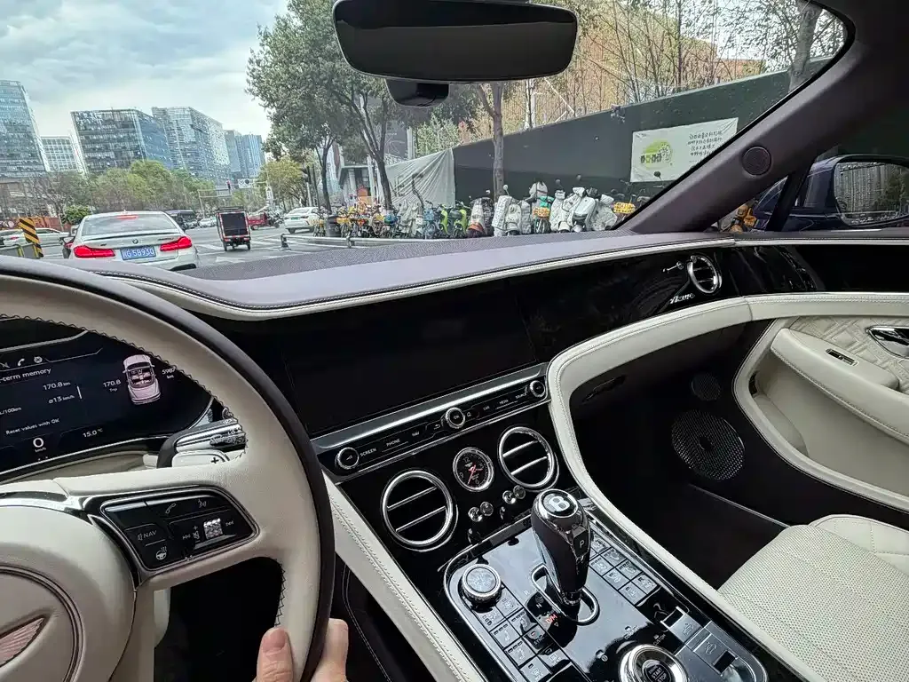 Bentley Continental 2024 из CN, фото 5