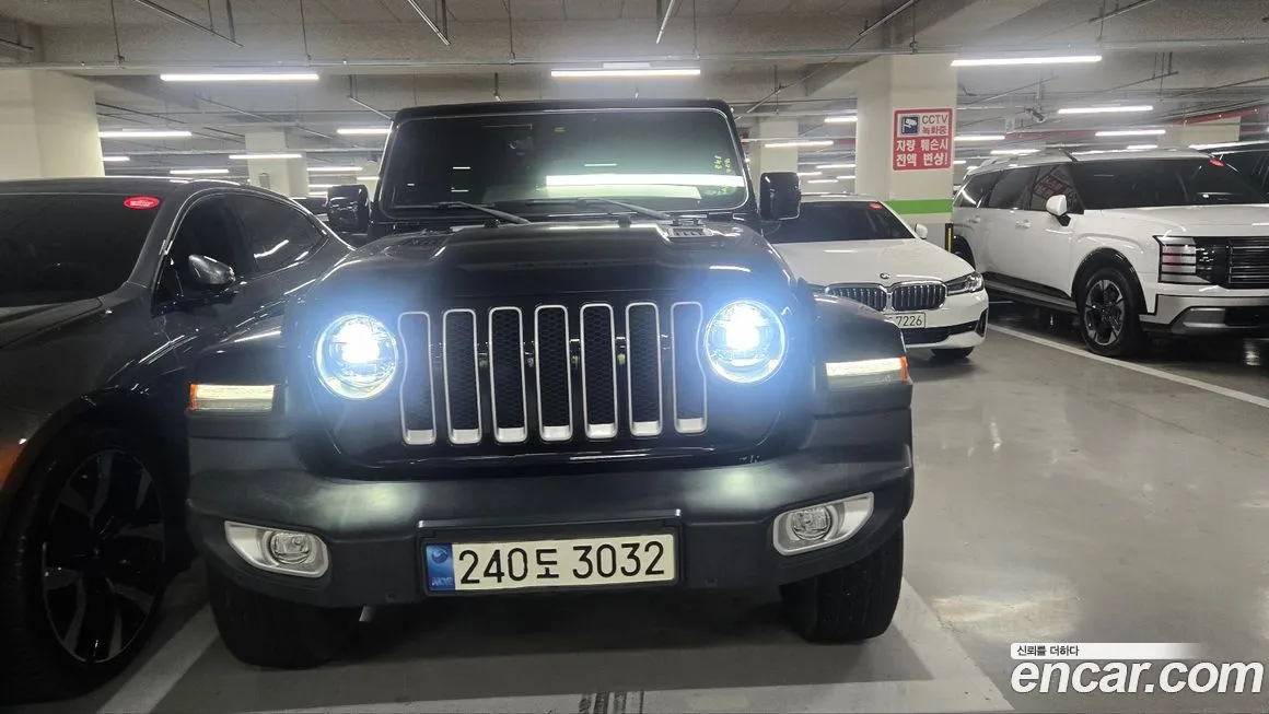 Jeep Wrangler — фото 1