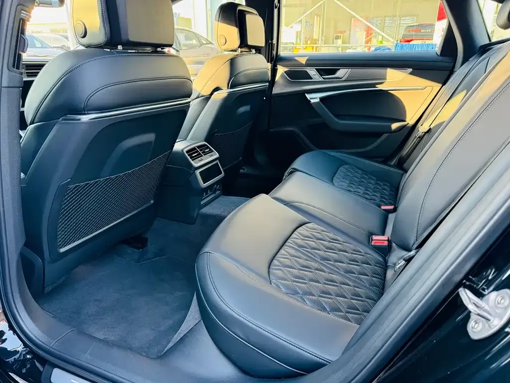 Audi A6L 2025 из CN, фото 4