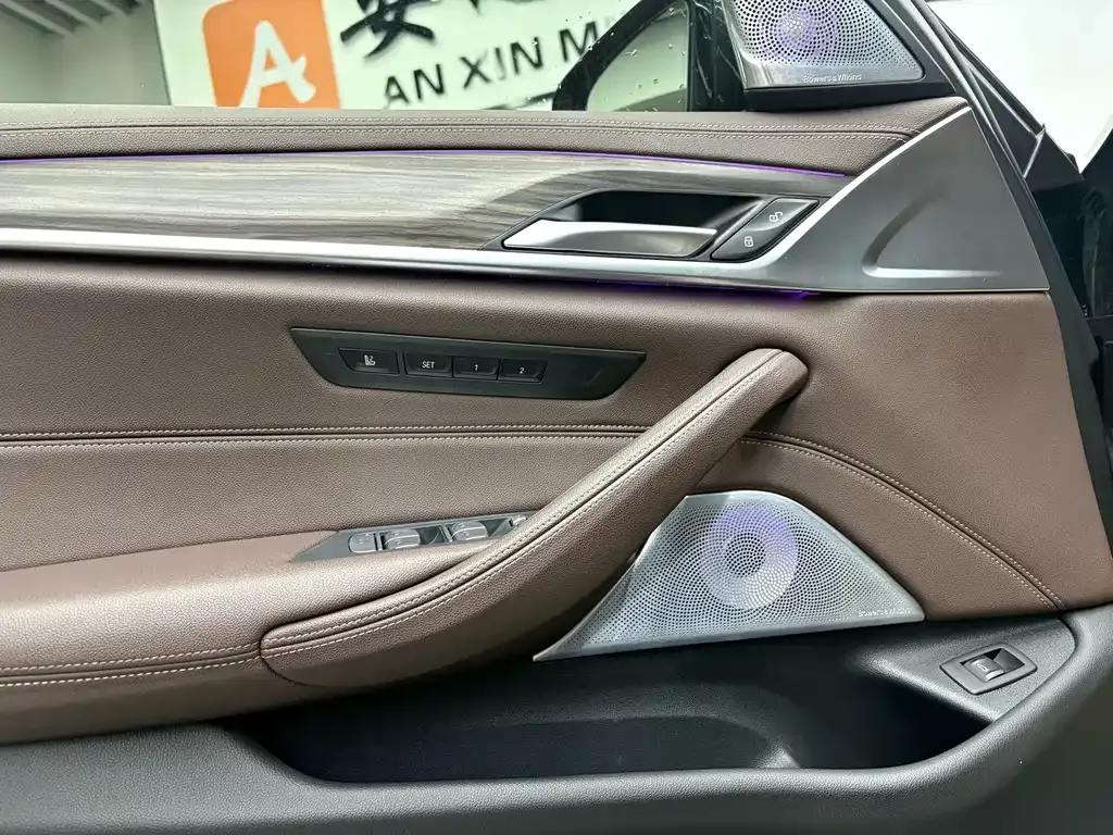 BMW 5 Series — фото 9