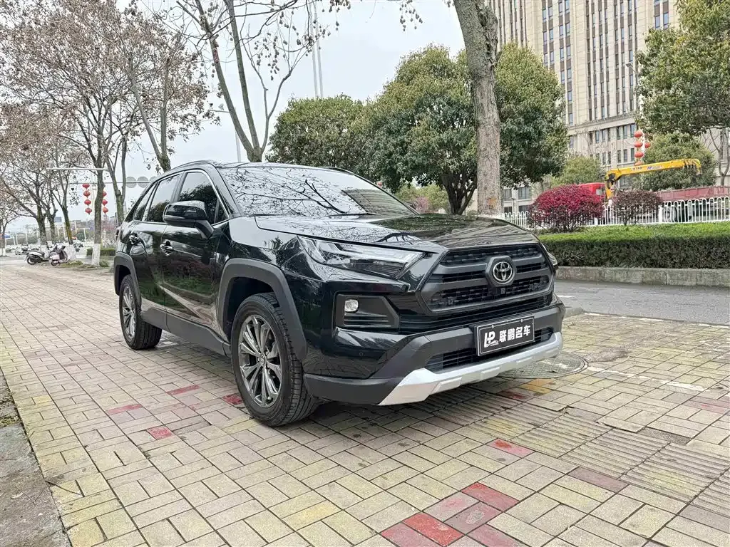 Toyota RAV4 — фото 9