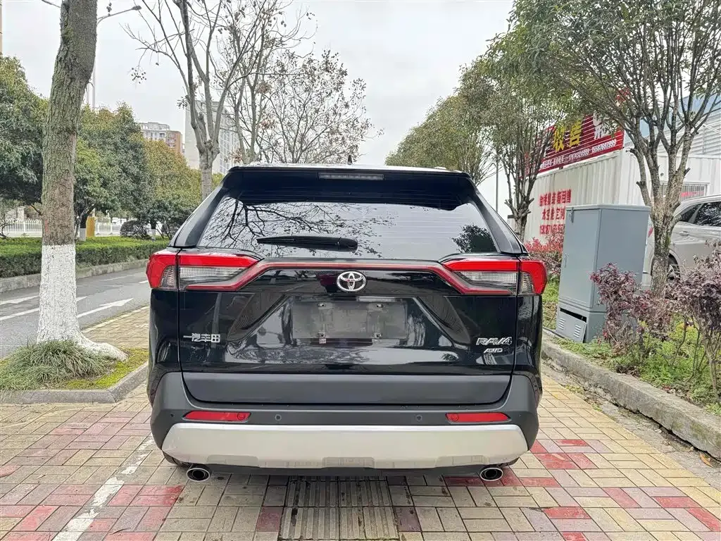 Toyota RAV4 — фото 4