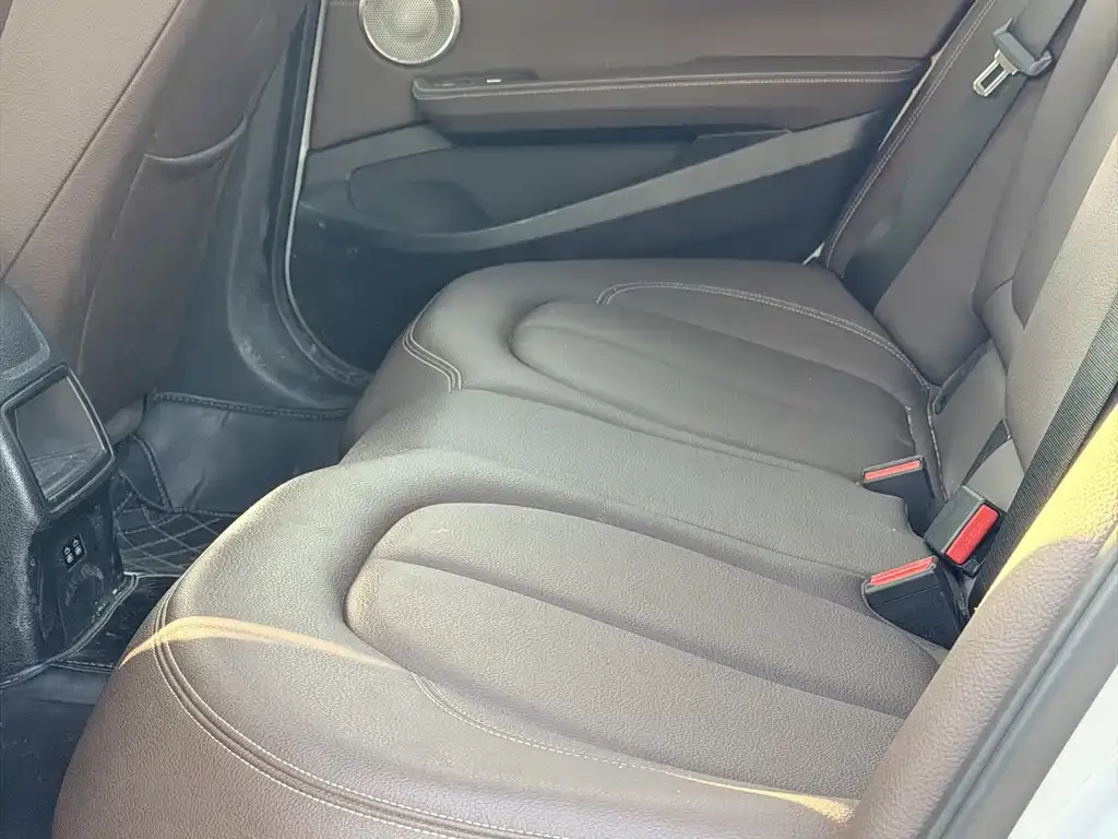 BMW 1 Series 2023 из CN, фото 3