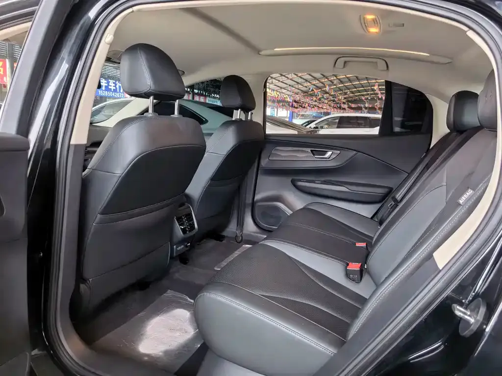 Hongqi E-QM5 2022 из CN, фото 6