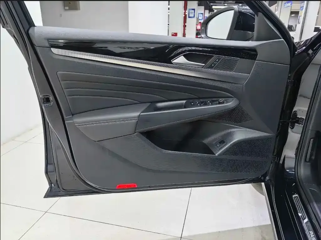Volkswagen Passat 2023 из CN, фото 4