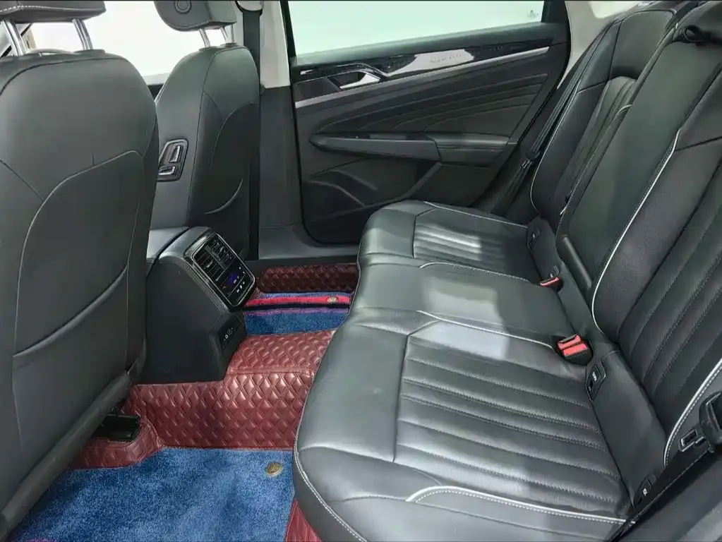 Volkswagen Passat 2023 из CN, фото 7