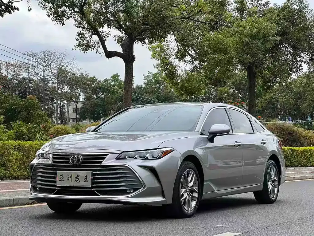 Toyota Avalon — фото 1