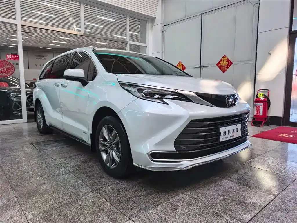 Toyota Sienna 2024 из CN, фото 9