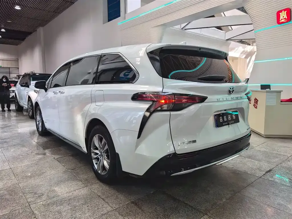 Toyota Sienna 2024 из CN, фото 7