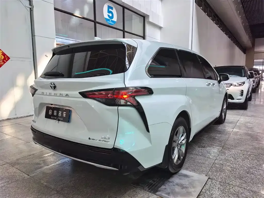 Toyota Sienna 2024 из CN, фото 8