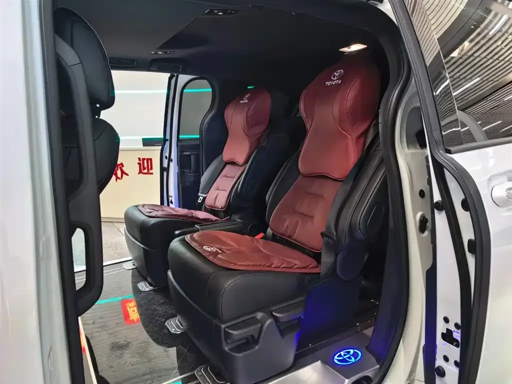 Toyota Sienna 2024 из CN, фото 3