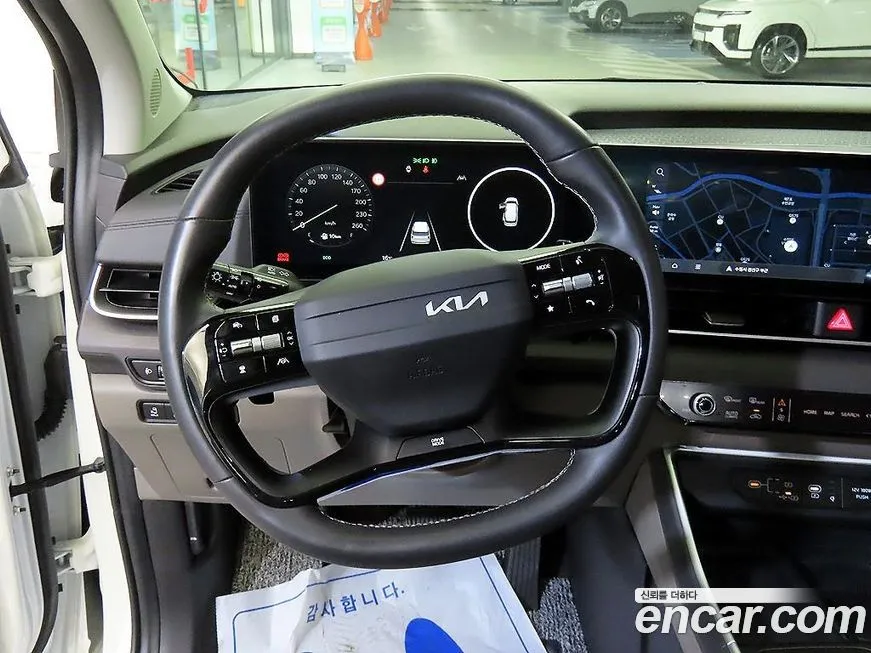 Kia Carnival — фото 10