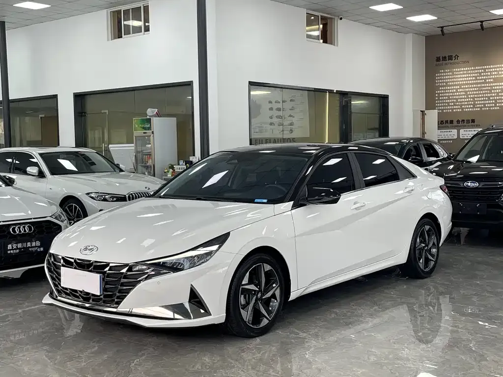 Hyundai Elantra 2023 из CN, фото 1