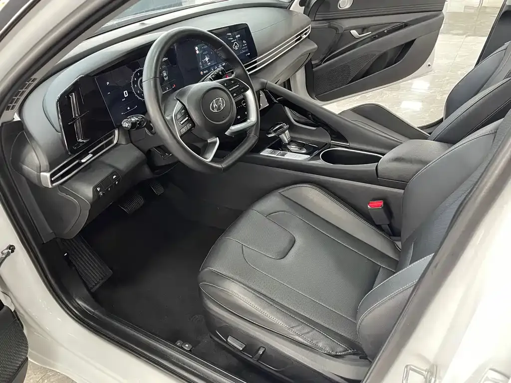 Hyundai Elantra 2023 из CN, фото 4