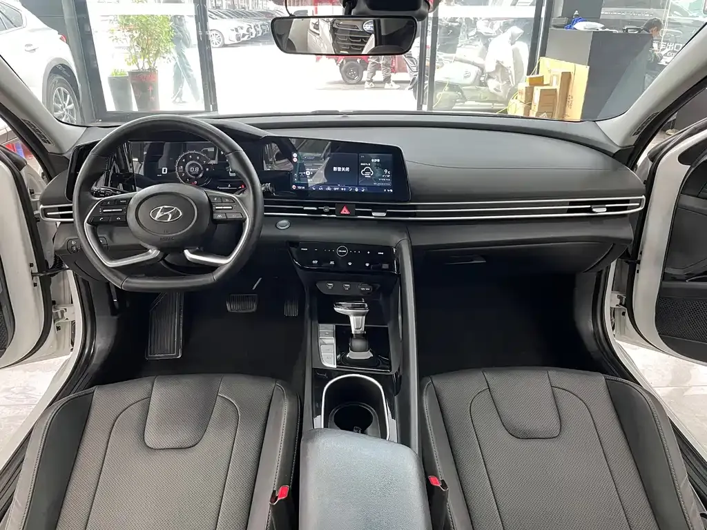 Hyundai Elantra 2023 из CN, фото 8