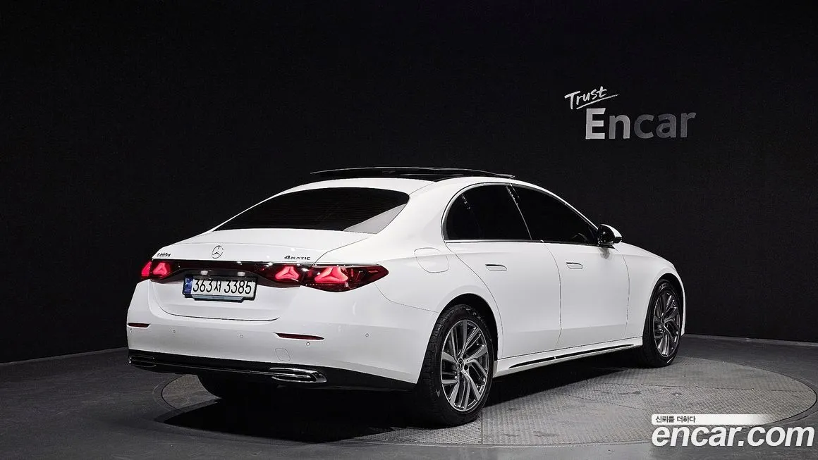 Mercedes-Benz E-Class — фото 10