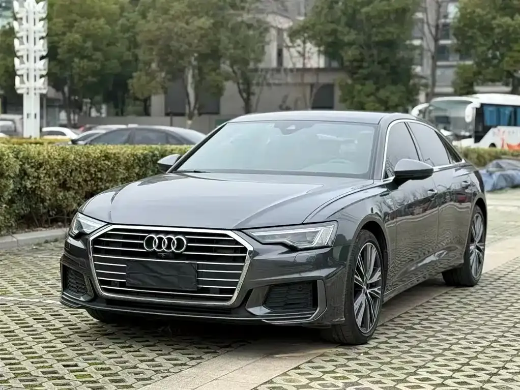 Audi A6L — фото 1