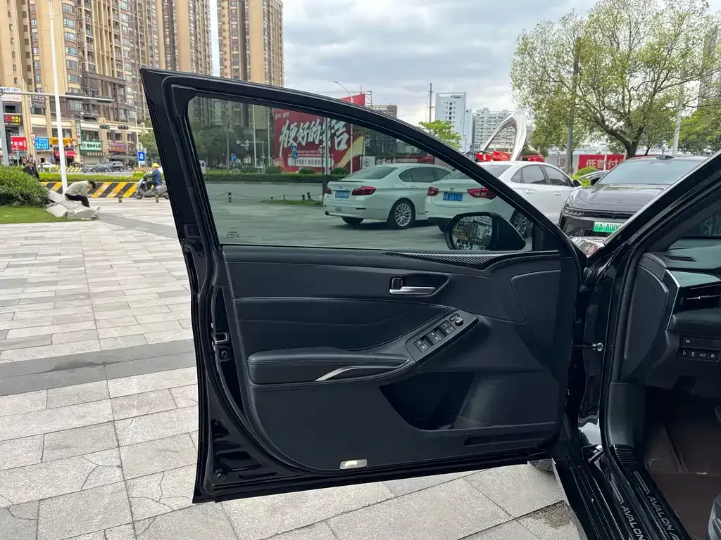 Toyota Avalon 2023 из CN, фото 4