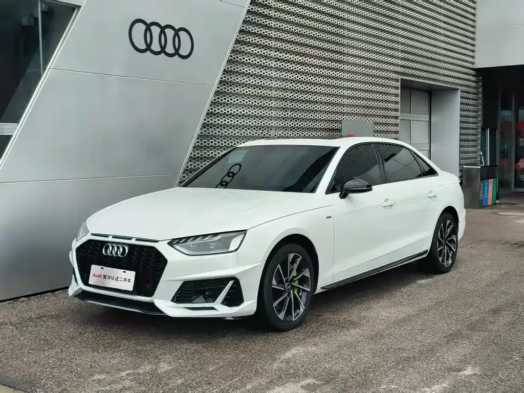 Audi A4L — фото 1
