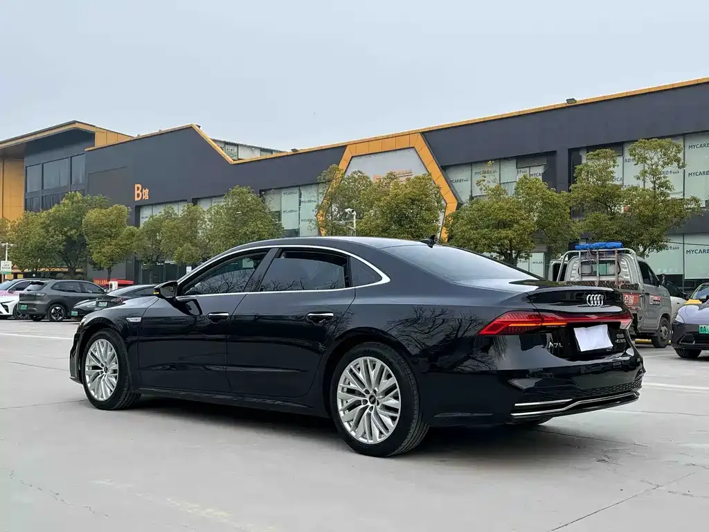Audi A7L — фото 2