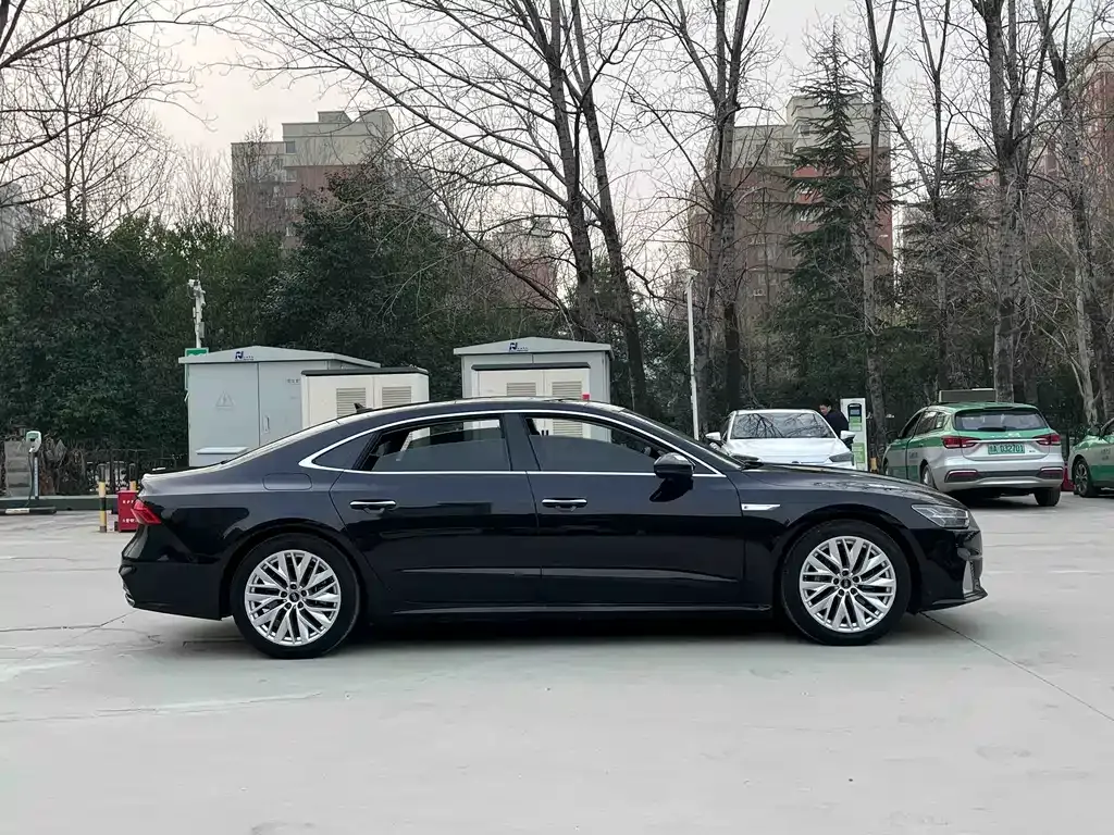 Audi A7L — фото 8