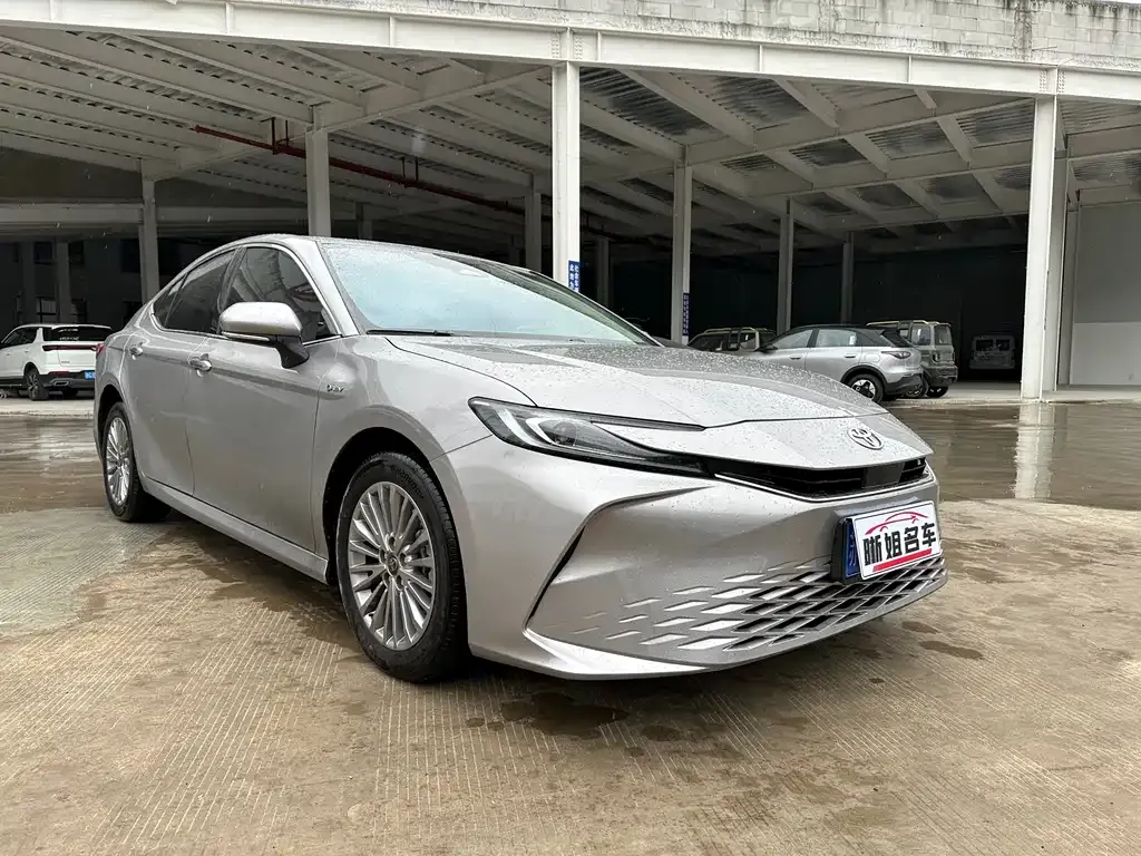 Toyota Camry — фото 8