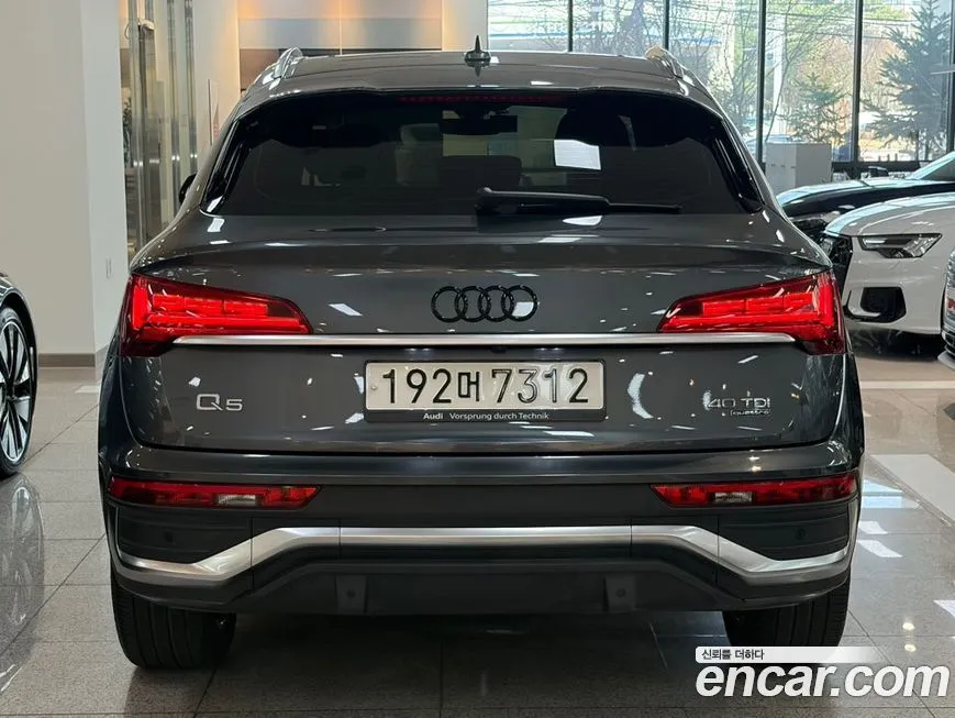 Audi Q5 2023 из KR, фото 9