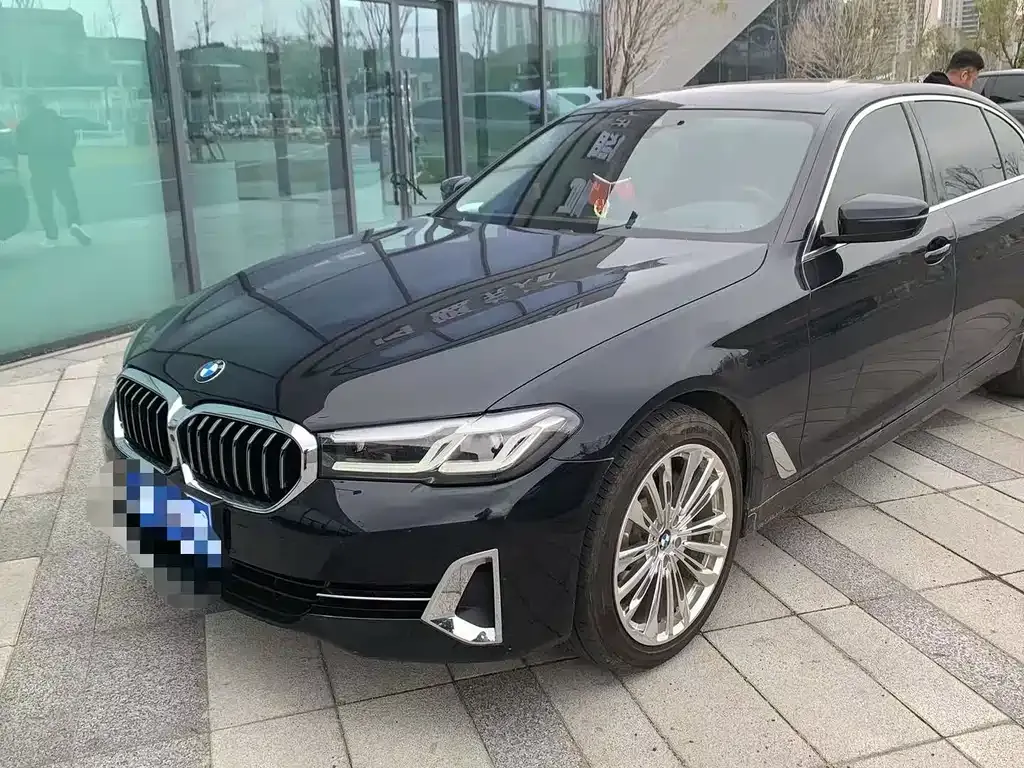 BMW 5 Series — фото 1