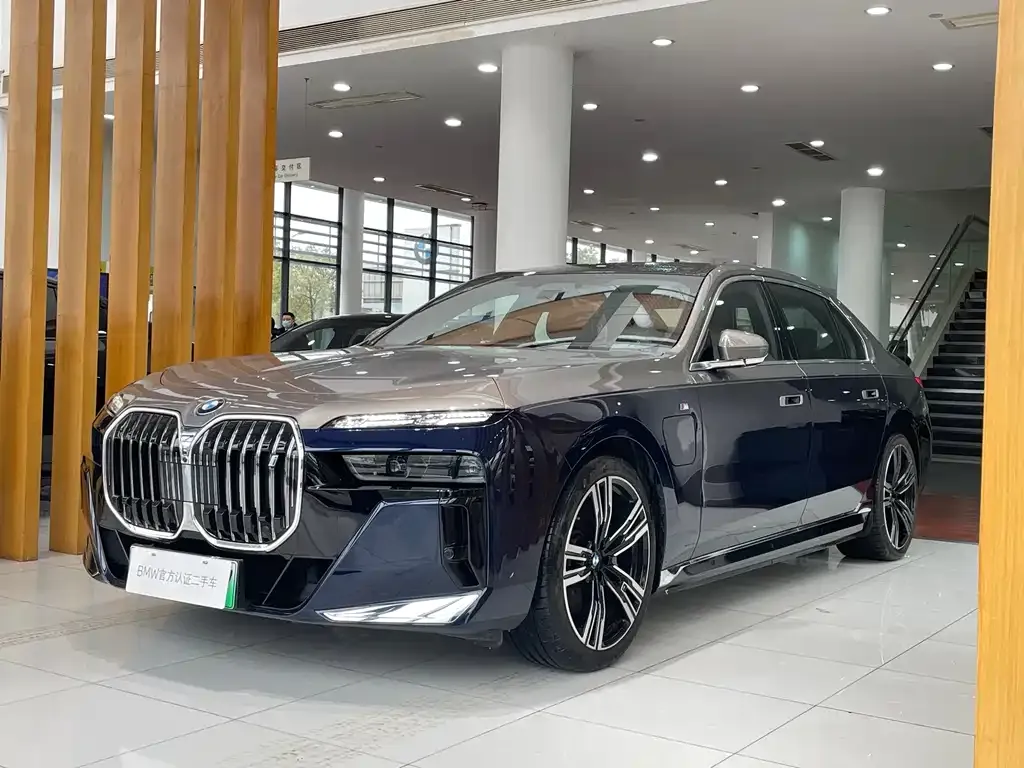 BMW i7 — фото 1