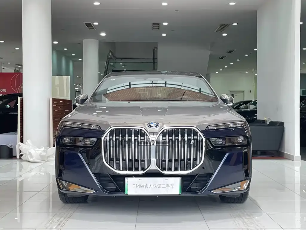 BMW i7 — фото 2