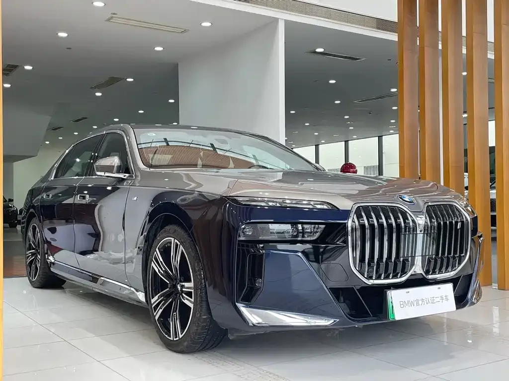 BMW i7 — фото 9