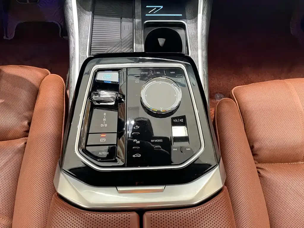 BMW i7 — фото 7
