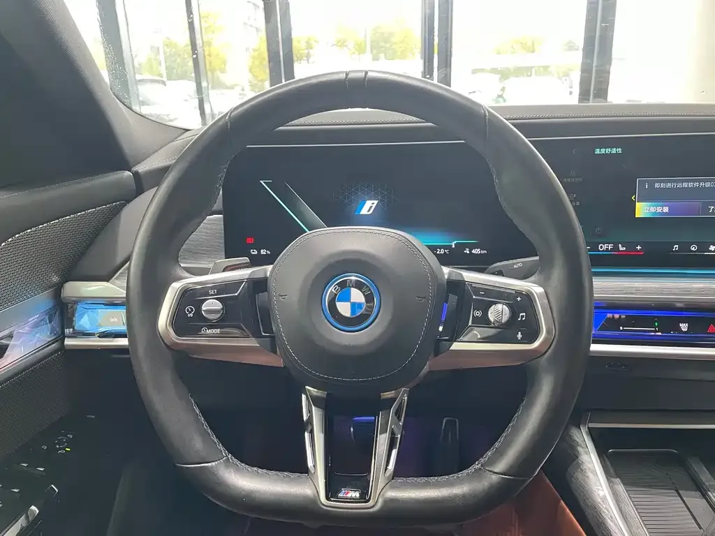 BMW i7 — фото 3