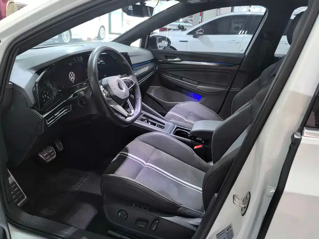Volkswagen Golf 2021 из CN, фото 2