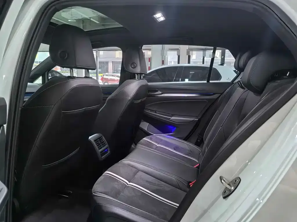 Volkswagen Golf 2021 из CN, фото 10
