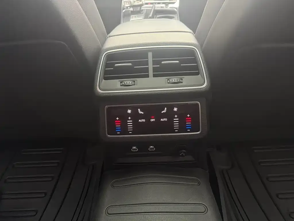 Audi A7L 2024 из CN, фото 2