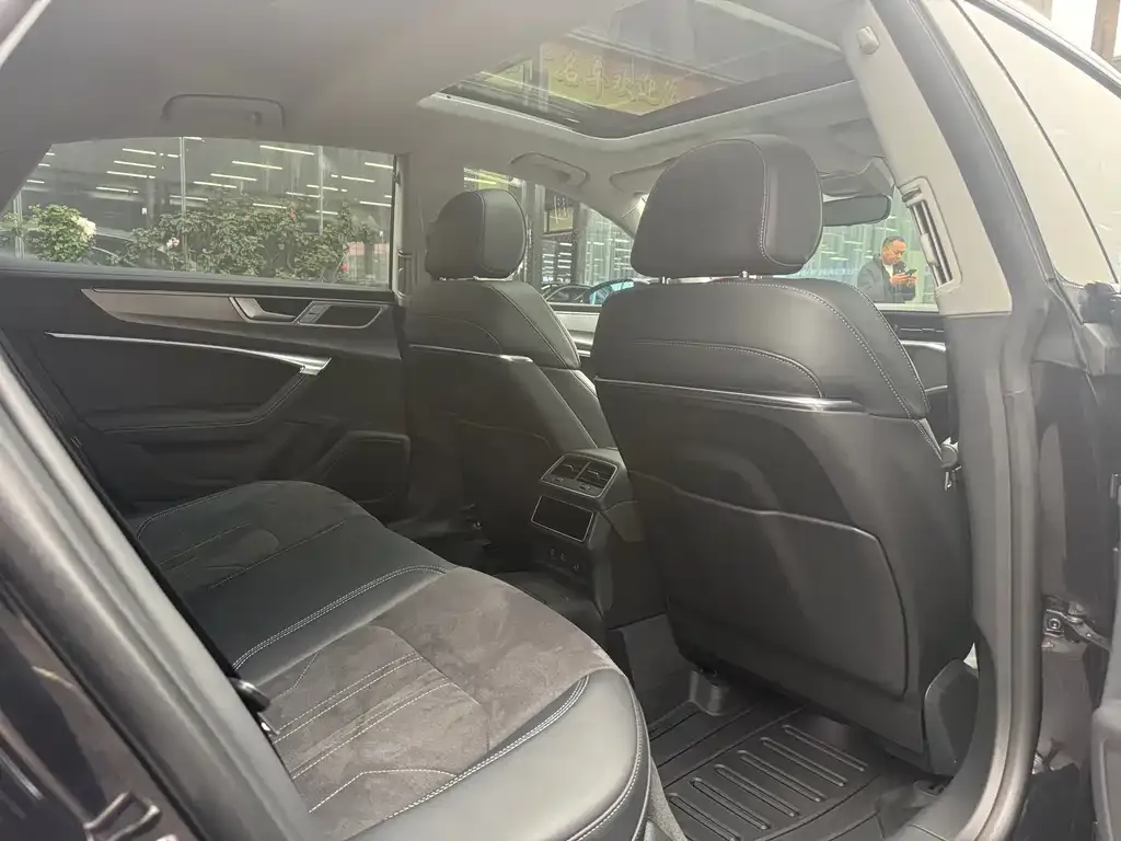Audi A7L 2024 из CN, фото 5